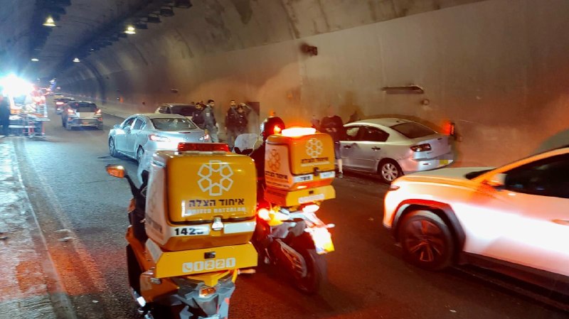 שלושה בני אדם, בהם פעוט כבן שנתיים, נפגעו בתאונת דרכים...