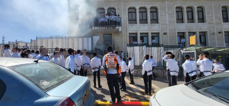 צוותי איחוד הצלה וכיבוי אש הוזעקו לרחוב המגיד ממעזריטש בביתר...