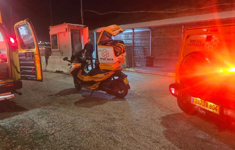 צוותי רפואה של איחוד הצלה ביצעו החייאה בגבר כבן 23,...