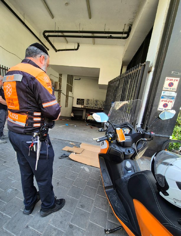 הולך רגל כבן 45 נפצע קשה מפגיעת רכב פרטי בכניסה...