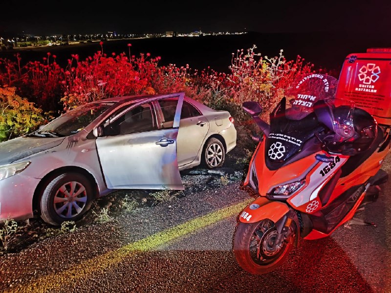 צוותי איחוד הצלה העניקו סיוע רפואי לנהגת רכב כבת 45...