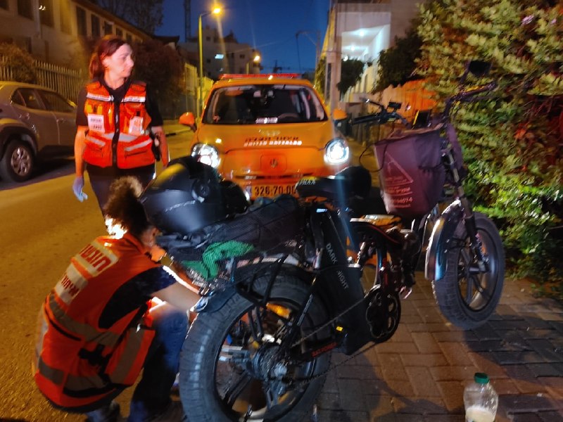 צוותי הרפואה של איחוד הצלה העניקו סיוע רפואי לרוכב אופניים...