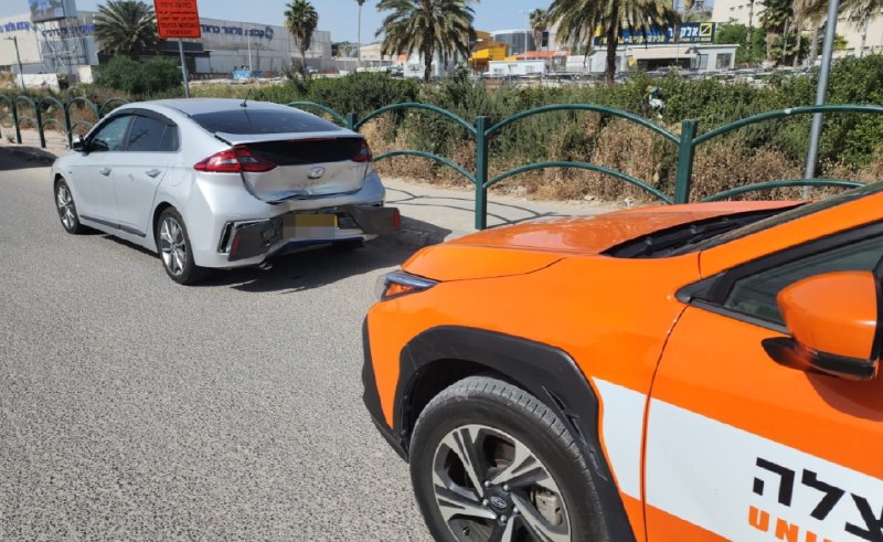 תאונת דרכים בה מעורבים שלושה כלי רכב אירעה היום בכביש...